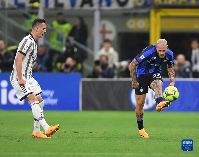 米格尔·卡布瑞拉在 2012 年赢得美联打击三冠王，成为 45 年来达成此成就的第一人