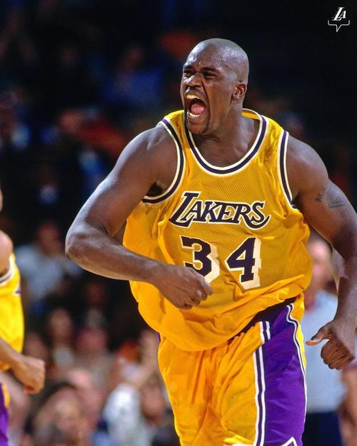 意甲保级大战：帕尔马客场击败比萨，恩佐拉红牌离场