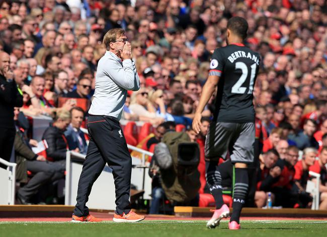 《球场草皮的秘密：人工草皮与天然草皮对球速的反弹影响》