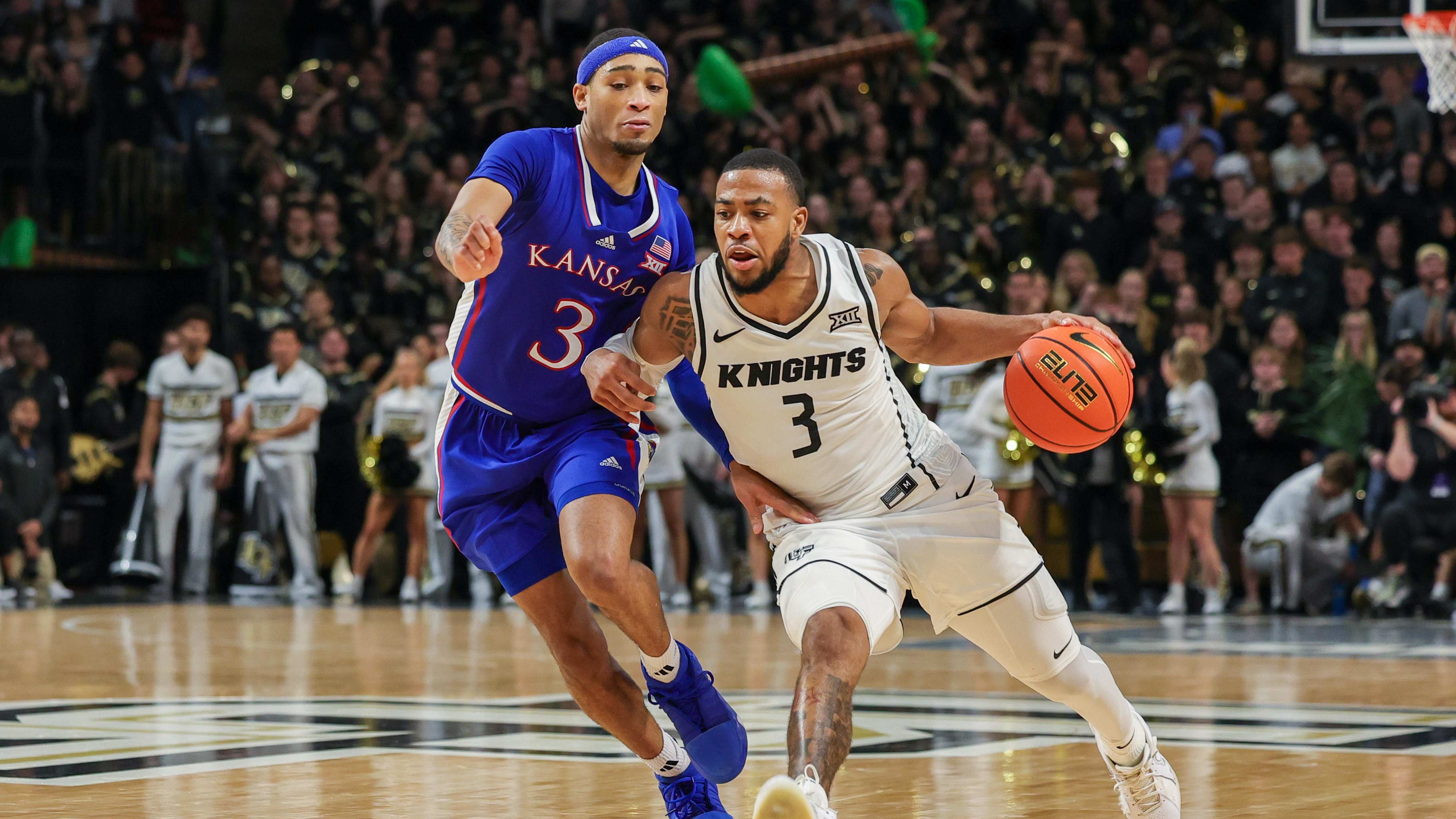 海港vs柔佛半场数据：射门3-12遭碾压，解围数14-5