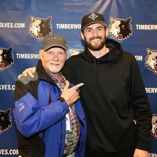 贾斯丁·维兰德在 39 岁高龄接受 TJ 手术回归后，全票夺得 2022 年美联赛扬奖