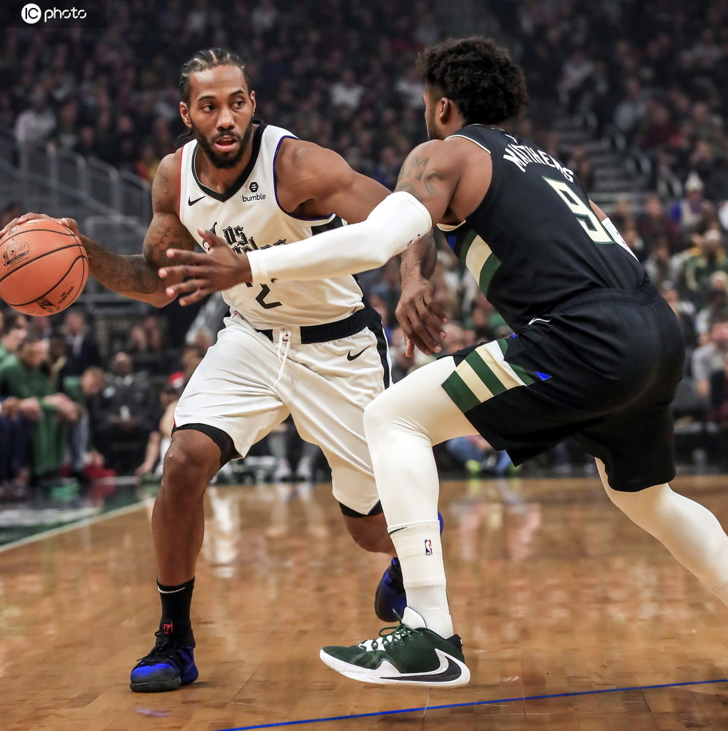 全国第十二届残疾人运动会：辽宁选手刘爽赛艇赛场连夺两金