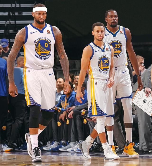 棒球比赛中的引诱球艺术投手如何利用打者的心理盲区